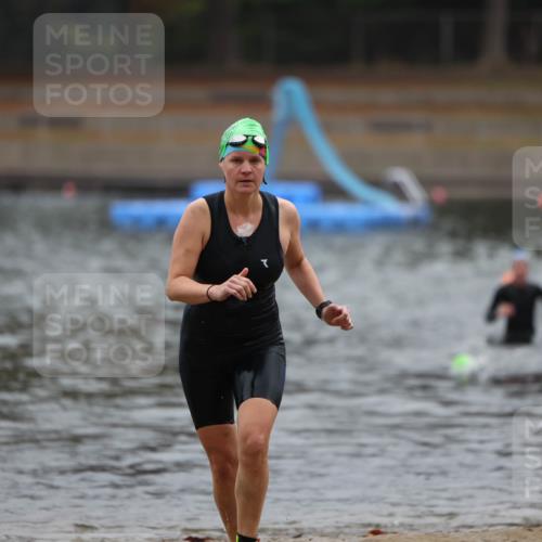 14.09.2025 - Stadtparktriathlon Michael Strokosch http://msf.ph/oto/8866118 14.09.2025 09:14:00 Schwimmen 442, 498 meine-sportfotos.de