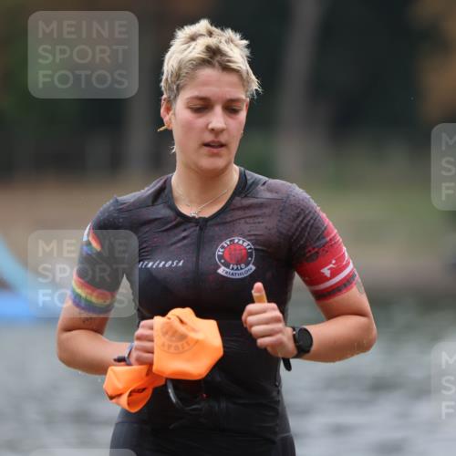 14.09.2025 - Stadtparktriathlon Michael Strokosch http://msf.ph/oto/8866240 14.09.2025 09:14:45 Schwimmen 447, 505 meine-sportfotos.de