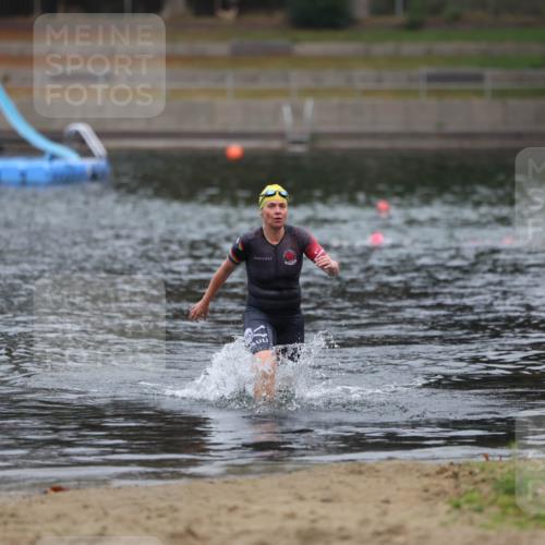 14.09.2025 - Stadtparktriathlon Michael Strokosch http://msf.ph/oto/8866263 14.09.2025 09:16:03 Schwimmen 446 meine-sportfotos.de