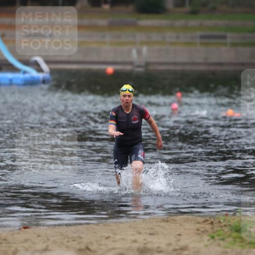 14.09.2025 - Stadtparktriathlon Michael Strokosch http://msf.ph/oto/8866265 14.09.2025 09:16:04 Schwimmen 446 meine-sportfotos.de