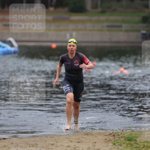 14.09.2025 - Stadtparktriathlon Michael Strokosch http://msf.ph/oto/8866272 14.09.2025 09:16:06 Schwimmen 446 meine-sportfotos.de