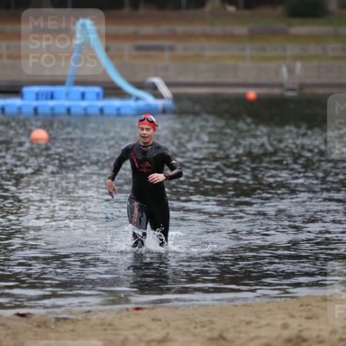 14.09.2025 - Stadtparktriathlon Michael Strokosch http://msf.ph/oto/8866330 14.09.2025 09:16:55 Schwimmen 465 meine-sportfotos.de