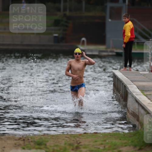 14.09.2025 - Stadtparktriathlon Michael Strokosch http://msf.ph/oto/8866365 14.09.2025 09:42:13 Schwimmen 549 meine-sportfotos.de