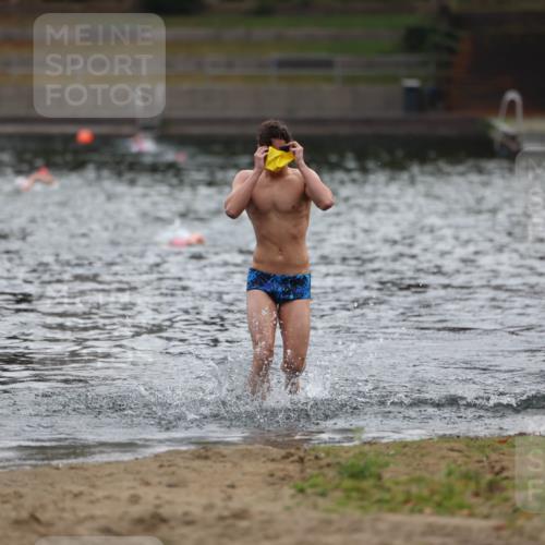 14.09.2025 - Stadtparktriathlon Michael Strokosch http://msf.ph/oto/8866371 14.09.2025 09:42:16 Schwimmen 549 meine-sportfotos.de