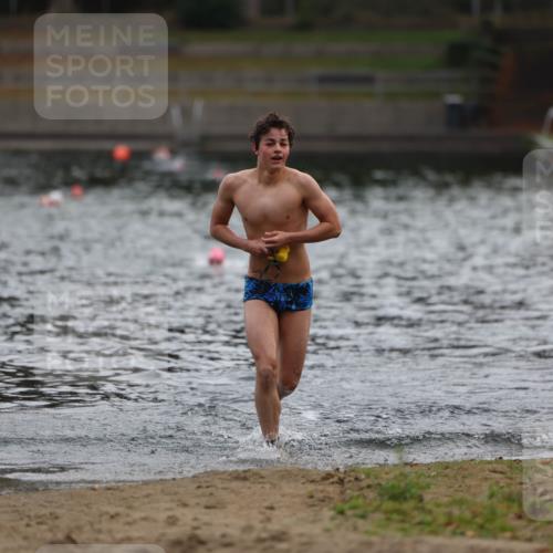 14.09.2025 - Stadtparktriathlon Michael Strokosch http://msf.ph/oto/8866375 14.09.2025 09:42:16 Schwimmen 549 meine-sportfotos.de
