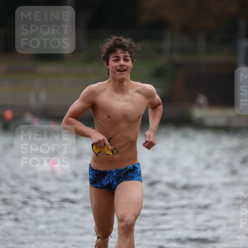 14.09.2025 - Stadtparktriathlon Michael Strokosch http://msf.ph/oto/8866387 14.09.2025 09:42:19 Schwimmen 549 meine-sportfotos.de