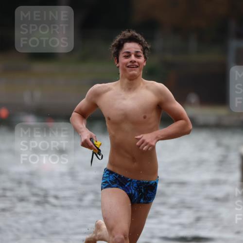 14.09.2025 - Stadtparktriathlon Michael Strokosch http://msf.ph/oto/8866389 14.09.2025 09:42:19 Schwimmen 549 meine-sportfotos.de