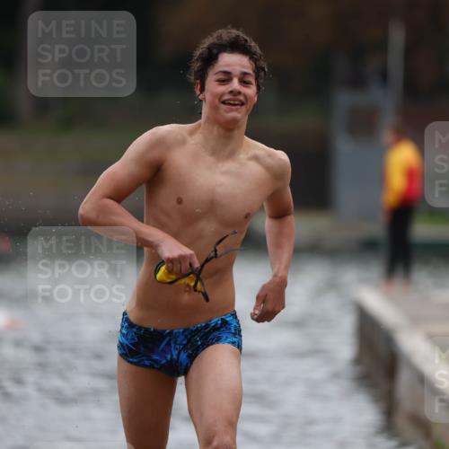 14.09.2025 - Stadtparktriathlon Michael Strokosch http://msf.ph/oto/8866392 14.09.2025 09:42:19 Schwimmen 549 meine-sportfotos.de
