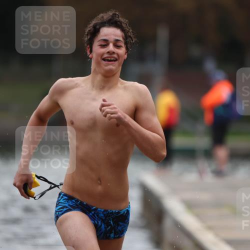 14.09.2025 - Stadtparktriathlon Michael Strokosch http://msf.ph/oto/8866393 14.09.2025 09:42:20 Schwimmen 549 meine-sportfotos.de