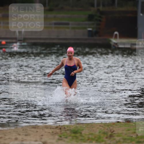 14.09.2025 - Stadtparktriathlon Michael Strokosch http://msf.ph/oto/8866402 14.09.2025 09:42:31 Schwimmen 574 meine-sportfotos.de