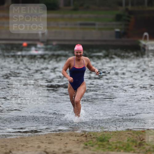 14.09.2025 - Stadtparktriathlon Michael Strokosch http://msf.ph/oto/8866410 14.09.2025 09:42:33 Schwimmen 574 meine-sportfotos.de