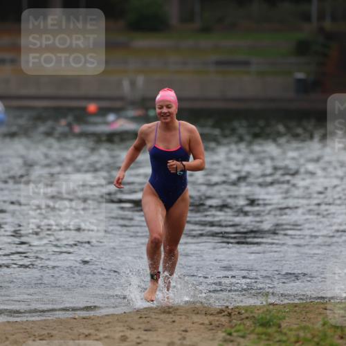 14.09.2025 - Stadtparktriathlon Michael Strokosch http://msf.ph/oto/8866415 14.09.2025 09:42:34 Schwimmen 574 meine-sportfotos.de