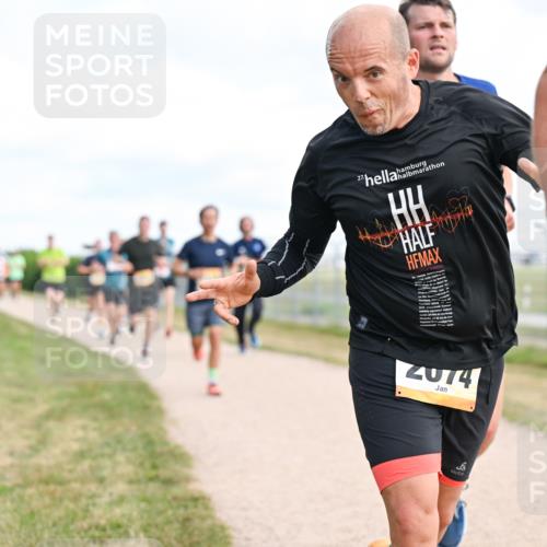 14.09.2025 - Airport Race Dr. Thomas Lammeyer http://msf.ph/oto/8866438 14.09.2025 12:07:11 Laufen 2074 meine-sportfotos.de