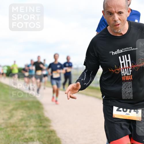 14.09.2025 - Airport Race Dr. Thomas Lammeyer http://msf.ph/oto/8866440 14.09.2025 12:07:11 Laufen 27, 2074, 8 meine-sportfotos.de