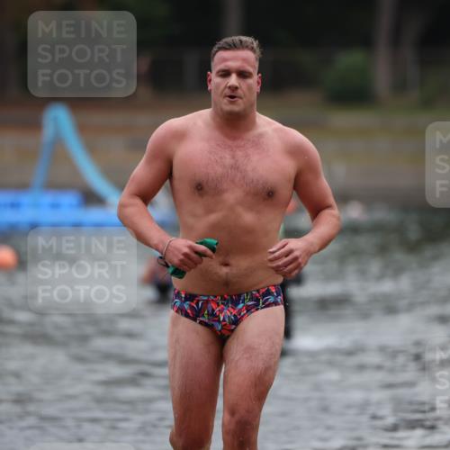 14.09.2025 - Stadtparktriathlon Michael Strokosch http://msf.ph/oto/8866501 14.09.2025 09:44:03 Schwimmen 564 meine-sportfotos.de