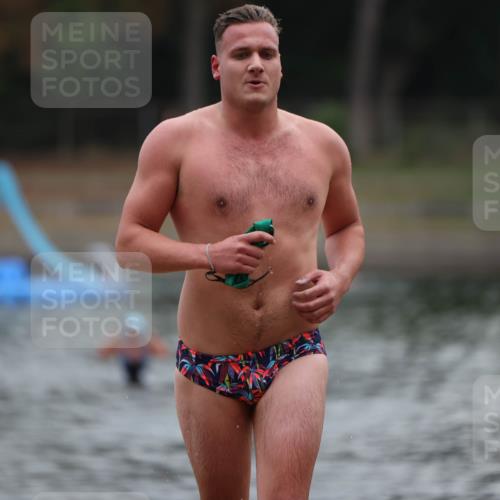 14.09.2025 - Stadtparktriathlon Michael Strokosch http://msf.ph/oto/8866503 14.09.2025 09:44:04 Schwimmen 548, 564 meine-sportfotos.de