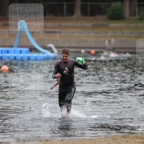 14.09.2025 - Stadtparktriathlon Michael Strokosch http://msf.ph/oto/8866506 14.09.2025 09:44:09 Schwimmen 548 meine-sportfotos.de