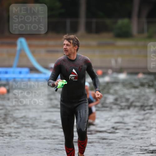 14.09.2025 - Stadtparktriathlon Michael Strokosch http://msf.ph/oto/8866516 14.09.2025 09:44:13 Schwimmen 512, 548 meine-sportfotos.de