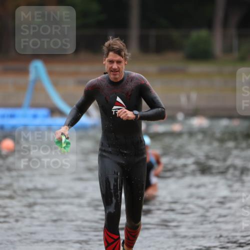 14.09.2025 - Stadtparktriathlon Michael Strokosch http://msf.ph/oto/8866518 14.09.2025 09:44:13 Schwimmen 512, 548 meine-sportfotos.de