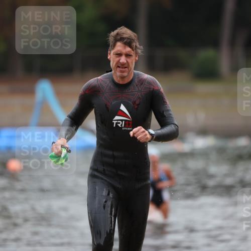 14.09.2025 - Stadtparktriathlon Michael Strokosch http://msf.ph/oto/8866522 14.09.2025 09:44:15 Schwimmen 512, 548 meine-sportfotos.de