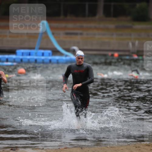 14.09.2025 - Stadtparktriathlon Michael Strokosch http://msf.ph/oto/8866549 14.09.2025 09:45:13 Schwimmen 554 meine-sportfotos.de