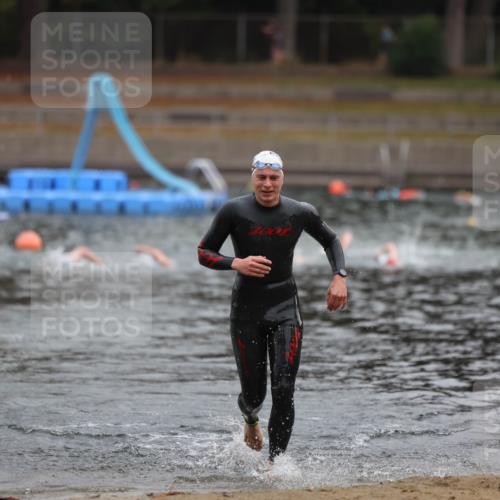 14.09.2025 - Stadtparktriathlon Michael Strokosch http://msf.ph/oto/8866552 14.09.2025 09:45:15 Schwimmen 554 meine-sportfotos.de
