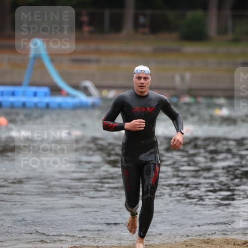 14.09.2025 - Stadtparktriathlon Michael Strokosch http://msf.ph/oto/8866557 14.09.2025 09:45:15 Schwimmen 554 meine-sportfotos.de