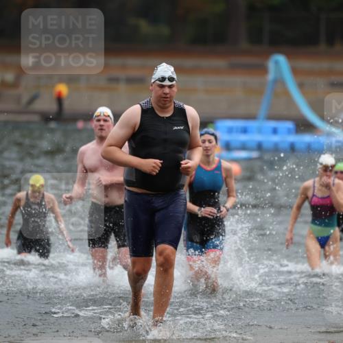 14.09.2025 - Stadtparktriathlon Michael Strokosch http://msf.ph/oto/8866605 14.09.2025 09:45:40 Schwimmen 528, 545, 547, 580, 593, 604 meine-sportfotos.de