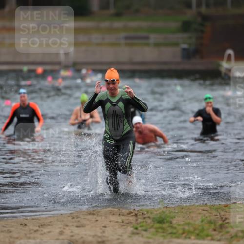 14.09.2025 - Stadtparktriathlon Michael Strokosch http://msf.ph/oto/8866739 14.09.2025 09:46:53 Schwimmen 523 meine-sportfotos.de