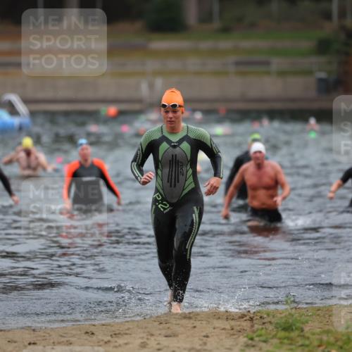 14.09.2025 - Stadtparktriathlon Michael Strokosch http://msf.ph/oto/8866740 14.09.2025 09:46:54 Schwimmen 523, 563 meine-sportfotos.de