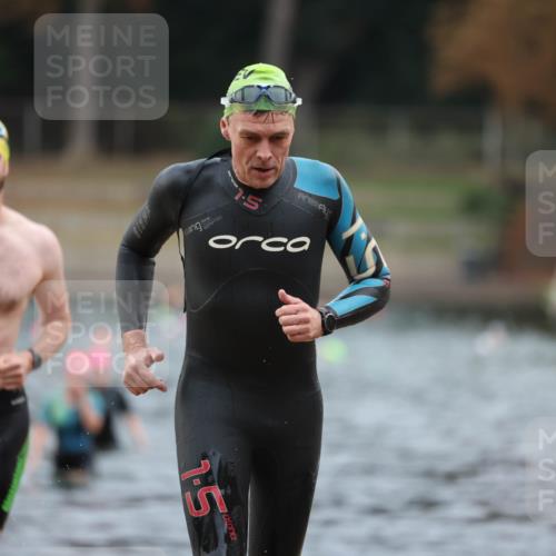 14.09.2025 - Stadtparktriathlon Michael Strokosch http://msf.ph/oto/8866797 14.09.2025 09:47:15 Schwimmen 570, 597, 598 meine-sportfotos.de