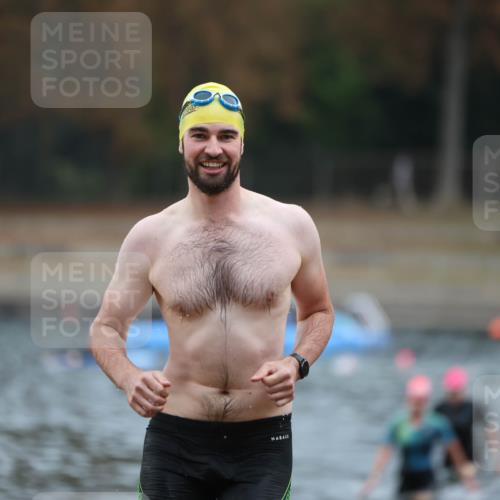 14.09.2025 - Stadtparktriathlon Michael Strokosch http://msf.ph/oto/8866800 14.09.2025 09:47:16 Schwimmen 570, 597, 598 meine-sportfotos.de