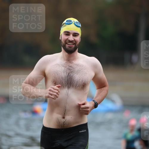 14.09.2025 - Stadtparktriathlon Michael Strokosch http://msf.ph/oto/8866801 14.09.2025 09:47:16 Schwimmen 570, 597, 598 meine-sportfotos.de