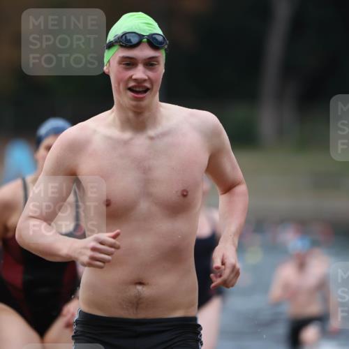 14.09.2025 - Stadtparktriathlon Michael Strokosch http://msf.ph/oto/8866923 14.09.2025 09:48:20 Schwimmen 525, 529, 550, 555, 556, 573, 576, 577, 602, 614, 617 meine-sportfotos.de