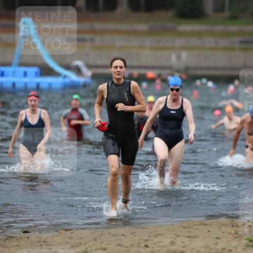 14.09.2025 - Stadtparktriathlon Michael Strokosch http://msf.ph/oto/8867016 14.09.2025 09:48:58 Schwimmen 521, 557, 567, 585 meine-sportfotos.de