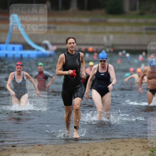 14.09.2025 - Stadtparktriathlon Michael Strokosch http://msf.ph/oto/8867017 14.09.2025 09:48:59 Schwimmen 521, 557, 567, 585 meine-sportfotos.de