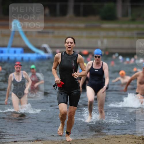14.09.2025 - Stadtparktriathlon Michael Strokosch http://msf.ph/oto/8867021 14.09.2025 09:49:00 Schwimmen 521, 557, 567, 585 meine-sportfotos.de