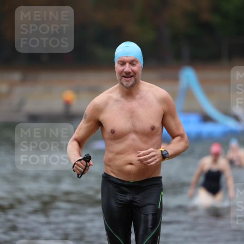 14.09.2025 - Stadtparktriathlon Michael Strokosch http://msf.ph/oto/8867156 14.09.2025 09:50:08 Schwimmen 513, 546, 561, 600 meine-sportfotos.de