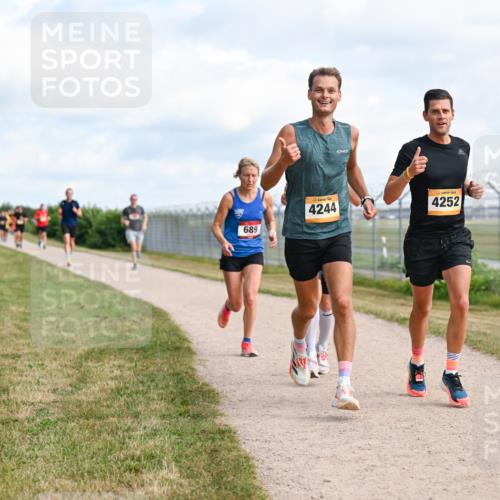14.09.2025 - Airport Race Dr. Thomas Lammeyer http://msf.ph/oto/8867236 14.09.2025 12:08:09 Laufen 689, 4244, 4252 meine-sportfotos.de