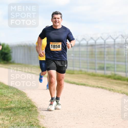 14.09.2025 - Airport Race Dr. Thomas Lammeyer http://msf.ph/oto/8867311 14.09.2025 12:08:29 Laufen 1858 meine-sportfotos.de