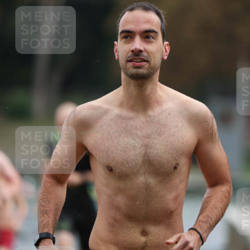 14.09.2025 - Stadtparktriathlon Michael Strokosch http://msf.ph/oto/8868537 14.09.2025 10:32:45 Schwimmen 723, 736, 762, 776, 781, 802, 816, 821 meine-sportfotos.de