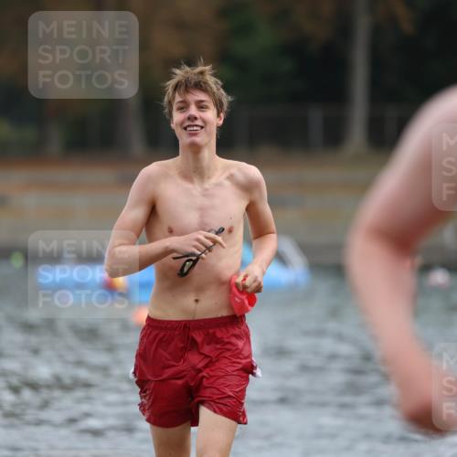 14.09.2025 - Stadtparktriathlon Michael Strokosch http://msf.ph/oto/8868551 14.09.2025 10:32:49 Schwimmen 723, 736, 776, 786, 802, 816, 821 meine-sportfotos.de