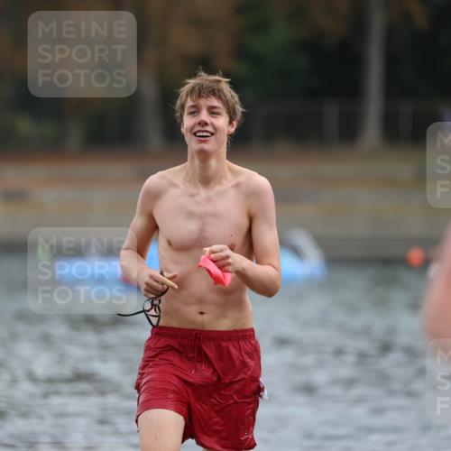14.09.2025 - Stadtparktriathlon Michael Strokosch http://msf.ph/oto/8868553 14.09.2025 10:32:49 Schwimmen 723, 736, 776, 786, 802, 816, 821 meine-sportfotos.de