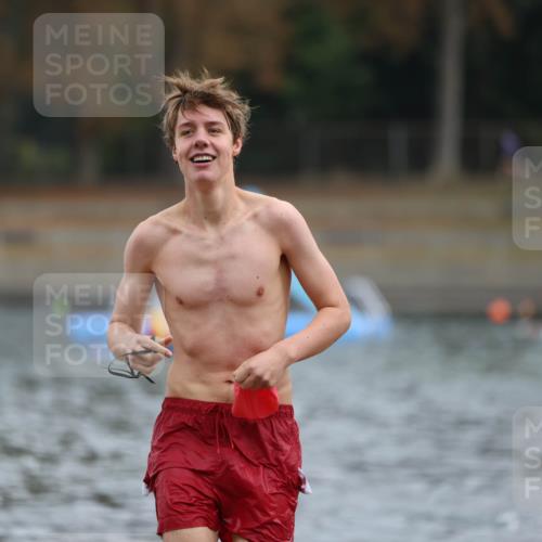 14.09.2025 - Stadtparktriathlon Michael Strokosch http://msf.ph/oto/8868554 14.09.2025 10:32:50 Schwimmen 723, 736, 776, 786, 802, 816, 821 meine-sportfotos.de
