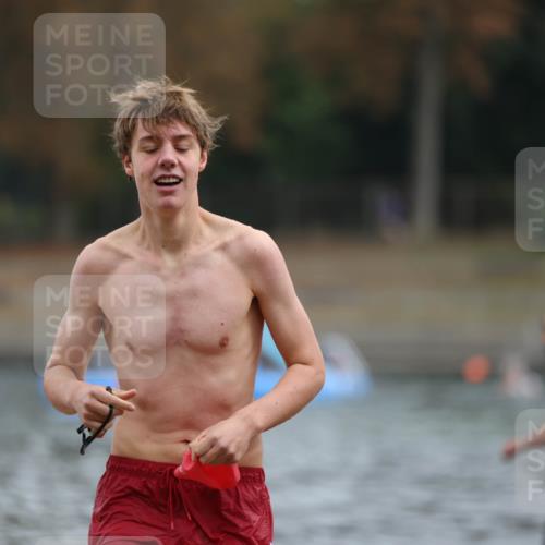 14.09.2025 - Stadtparktriathlon Michael Strokosch http://msf.ph/oto/8868559 14.09.2025 10:32:50 Schwimmen 723, 736, 776, 786, 802, 816, 821 meine-sportfotos.de