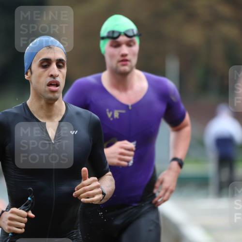 14.09.2025 - Stadtparktriathlon Michael Strokosch http://msf.ph/oto/8868579 14.09.2025 10:32:58 Schwimmen 750, 786, 802, 821 meine-sportfotos.de