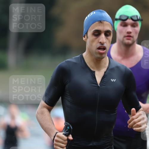14.09.2025 - Stadtparktriathlon Michael Strokosch http://msf.ph/oto/8868580 14.09.2025 10:32:58 Schwimmen 750, 786, 802, 821 meine-sportfotos.de