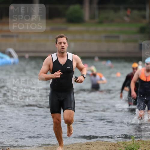 14.09.2025 - Stadtparktriathlon Michael Strokosch http://msf.ph/oto/8868583 14.09.2025 10:33:01 Schwimmen 739, 750, 786, 787, 802 meine-sportfotos.de