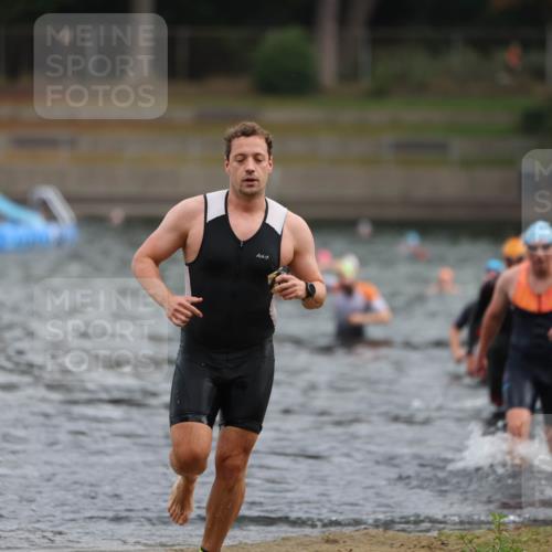 14.09.2025 - Stadtparktriathlon Michael Strokosch http://msf.ph/oto/8868585 14.09.2025 10:33:01 Schwimmen 739, 750, 786, 787, 802 meine-sportfotos.de