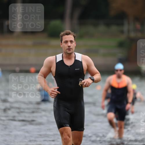 14.09.2025 - Stadtparktriathlon Michael Strokosch http://msf.ph/oto/8868589 14.09.2025 10:33:02 Schwimmen 739, 750, 779, 786, 787 meine-sportfotos.de
